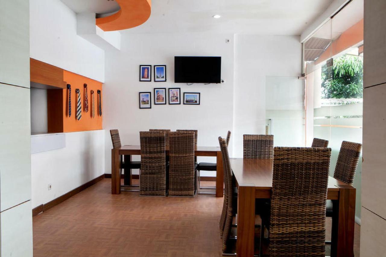 Reddoorz Syariah Near Btc Fashion Mall Bandung Exterior foto